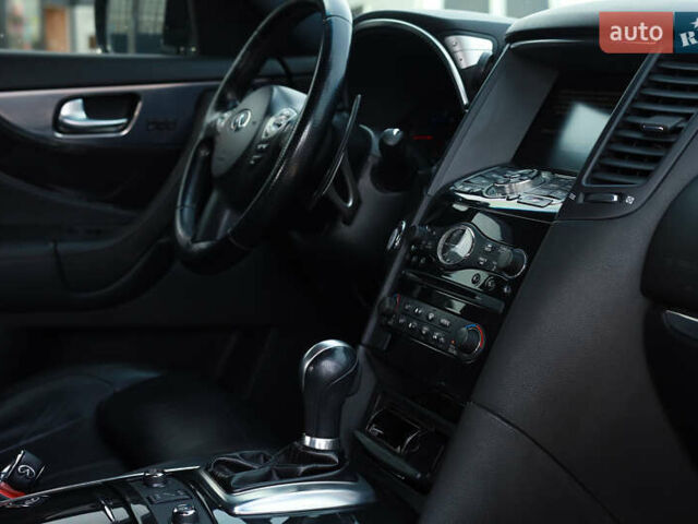 Чорний Інфініті FX 30, об'ємом двигуна 3 л та пробігом 226 тис. км за 15500 $, фото 33 на Automoto.ua