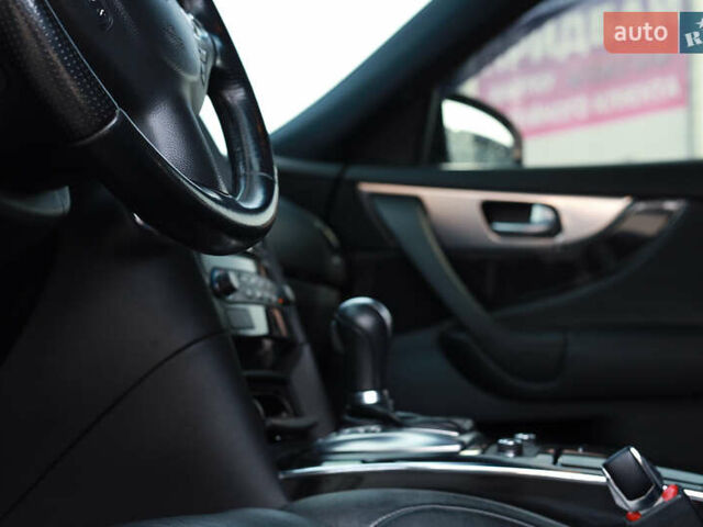 Чорний Інфініті FX 30, об'ємом двигуна 3 л та пробігом 226 тис. км за 15500 $, фото 29 на Automoto.ua