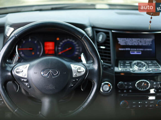 Чорний Інфініті FX 30, об'ємом двигуна 3 л та пробігом 226 тис. км за 15500 $, фото 47 на Automoto.ua