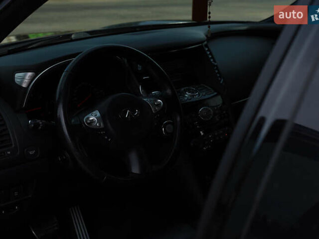 Чорний Інфініті FX 30, об'ємом двигуна 3 л та пробігом 226 тис. км за 15500 $, фото 43 на Automoto.ua