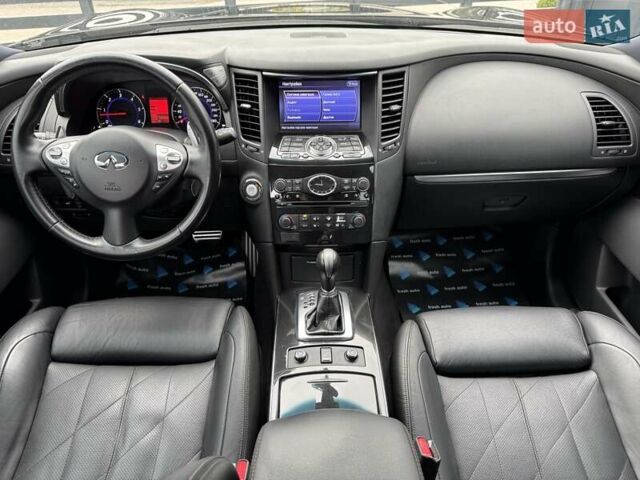 Черный Инфинити FX 30, объемом двигателя 3 л и пробегом 103 тыс. км за 19400 $, фото 3 на Automoto.ua