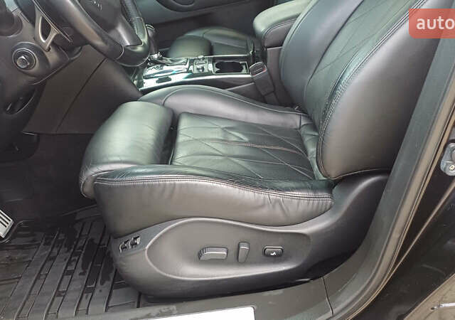 Черный Инфинити FX 30, объемом двигателя 3 л и пробегом 199 тыс. км за 14999 $, фото 23 на Automoto.ua