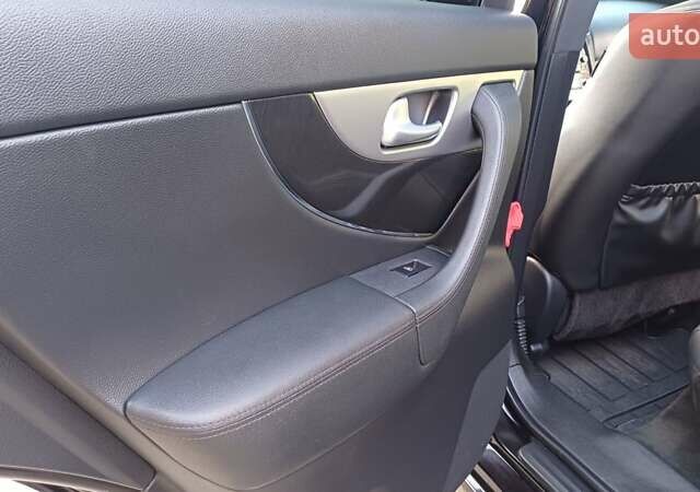 Черный Инфинити FX 30, объемом двигателя 3 л и пробегом 199 тыс. км за 16350 $, фото 61 на Automoto.ua