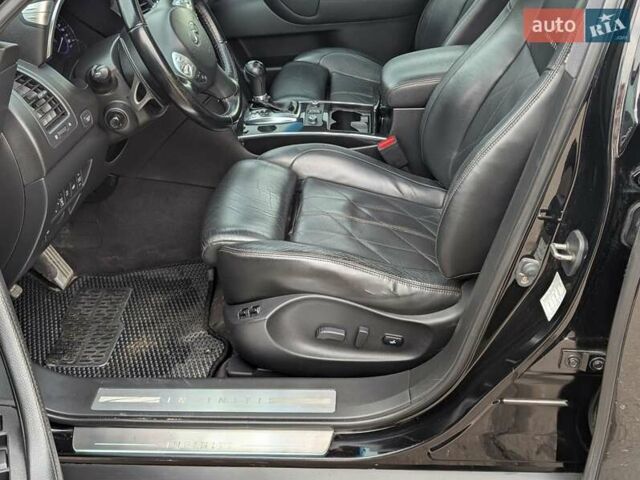 Черный Инфинити FX 30, объемом двигателя 3 л и пробегом 309 тыс. км за 14500 $, фото 28 на Automoto.ua