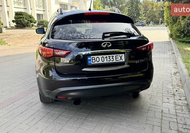 Чорний Інфініті FX 30, об'ємом двигуна 3 л та пробігом 308 тис. км за 15999 $, фото 8 на Automoto.ua