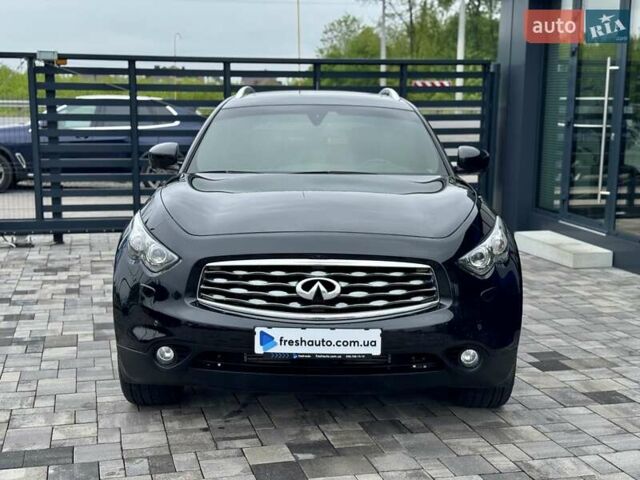 Черный Инфинити FX 30, объемом двигателя 3 л и пробегом 103 тыс. км за 19400 $, фото 1 на Automoto.ua