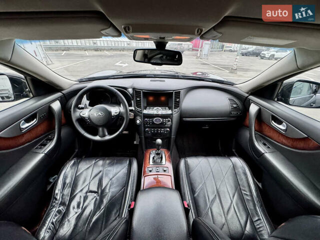 Черный Инфинити FX 30, объемом двигателя 2.99 л и пробегом 159 тыс. км за 16500 $, фото 38 на Automoto.ua