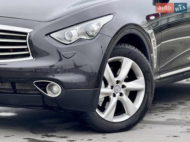 Черный Инфинити FX 30, объемом двигателя 2.99 л и пробегом 159 тыс. км за 16500 $, фото 10 на Automoto.ua