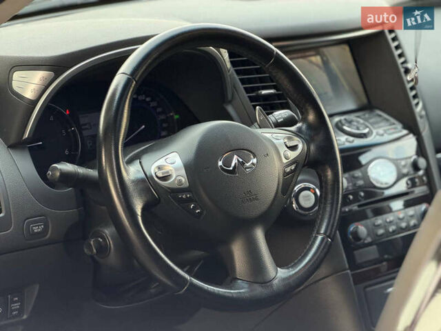 Черный Инфинити FX 30, объемом двигателя 3 л и пробегом 137 тыс. км за 17999 $, фото 35 на Automoto.ua