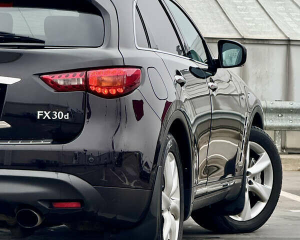 Черный Инфинити FX 30, объемом двигателя 2.99 л и пробегом 159 тыс. км за 16500 $, фото 19 на Automoto.ua