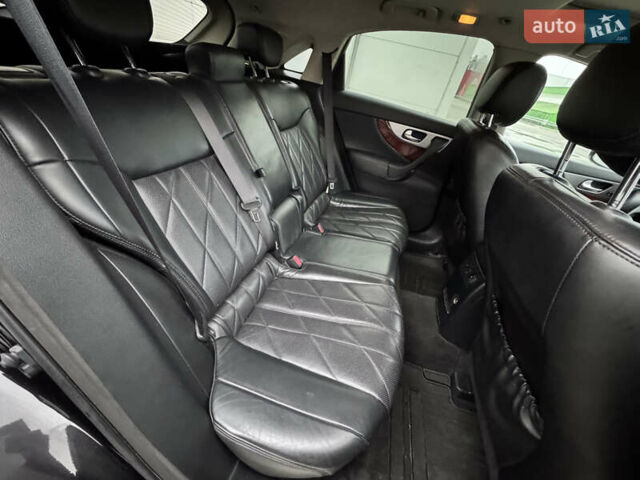Черный Инфинити FX 30, объемом двигателя 2.99 л и пробегом 159 тыс. км за 16500 $, фото 33 на Automoto.ua