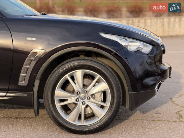 Черный Инфинити FX 30, объемом двигателя 3 л и пробегом 137 тыс. км за 17999 $, фото 10 на Automoto.ua