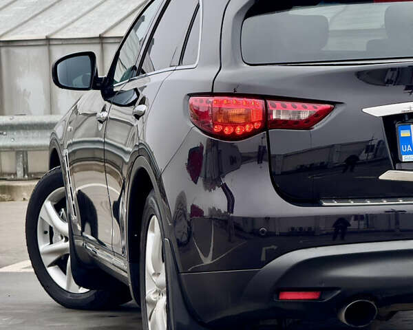 Черный Инфинити FX 30, объемом двигателя 2.99 л и пробегом 159 тыс. км за 16500 $, фото 20 на Automoto.ua