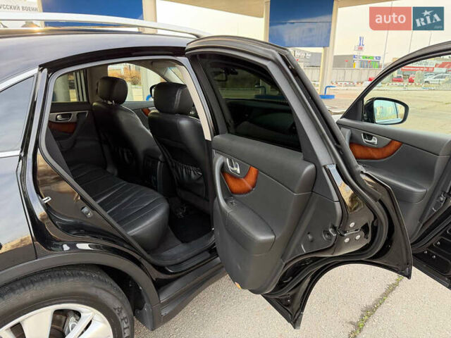 Черный Инфинити FX 30, объемом двигателя 3 л и пробегом 137 тыс. км за 17999 $, фото 34 на Automoto.ua