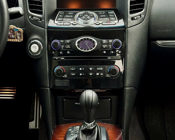 Черный Инфинити FX 30, объемом двигателя 2.99 л и пробегом 159 тыс. км за 16500 $, фото 34 на Automoto.ua