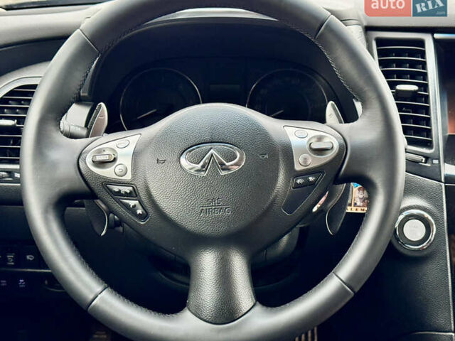 Черный Инфинити FX 30, объемом двигателя 2.99 л и пробегом 159 тыс. км за 16500 $, фото 35 на Automoto.ua