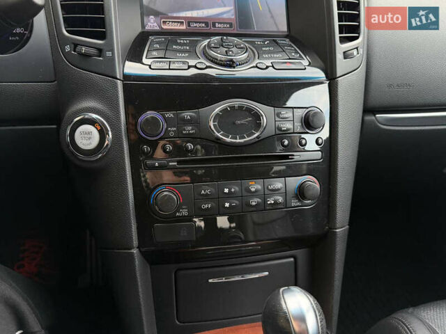 Черный Инфинити FX 30, объемом двигателя 3 л и пробегом 137 тыс. км за 17999 $, фото 26 на Automoto.ua