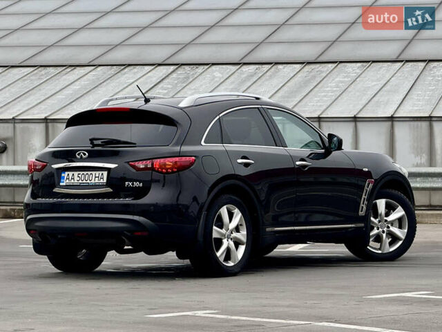 Черный Инфинити FX 30, объемом двигателя 2.99 л и пробегом 159 тыс. км за 16500 $, фото 13 на Automoto.ua