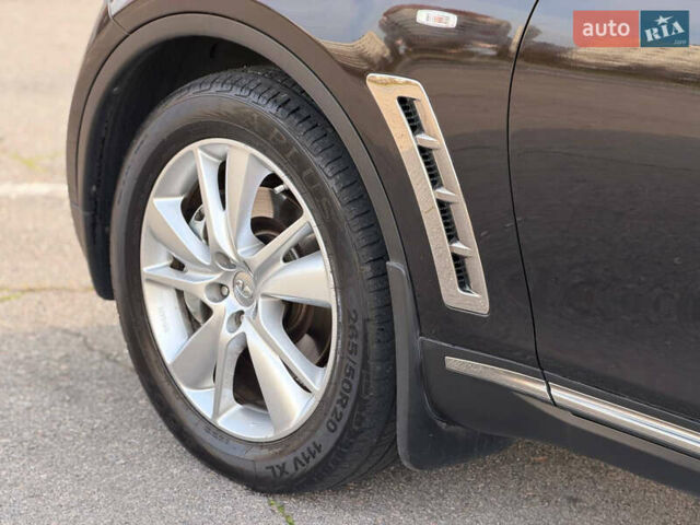 Черный Инфинити FX 30, объемом двигателя 3 л и пробегом 137 тыс. км за 17999 $, фото 20 на Automoto.ua