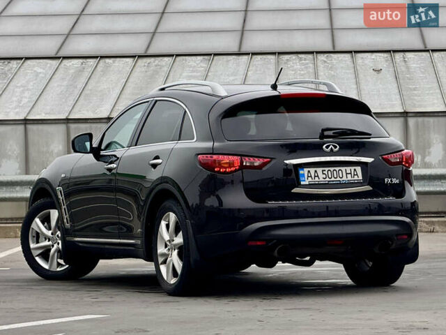 Черный Инфинити FX 30, объемом двигателя 2.99 л и пробегом 159 тыс. км за 16500 $, фото 17 на Automoto.ua