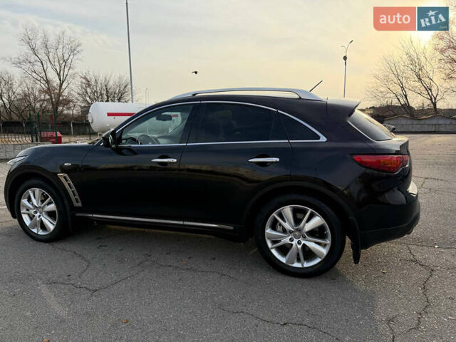 Черный Инфинити FX 30, объемом двигателя 3 л и пробегом 137 тыс. км за 17999 $, фото 6 на Automoto.ua