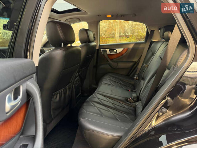 Черный Инфинити FX 30, объемом двигателя 3 л и пробегом 137 тыс. км за 17999 $, фото 30 на Automoto.ua