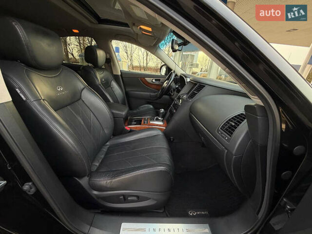 Черный Инфинити FX 30, объемом двигателя 3 л и пробегом 137 тыс. км за 17999 $, фото 32 на Automoto.ua