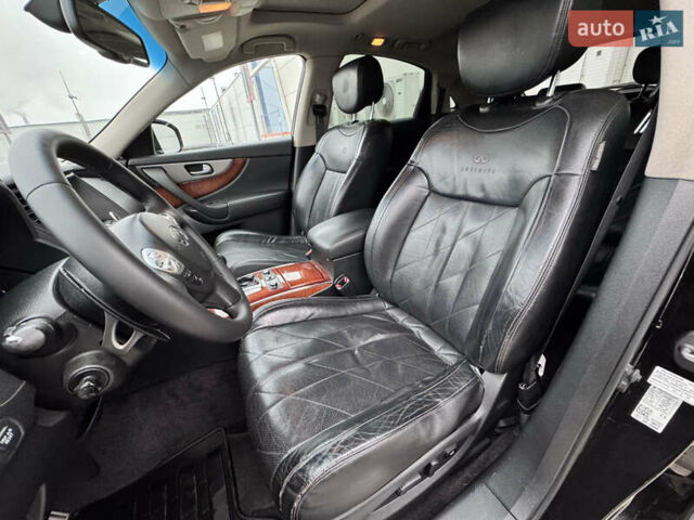 Черный Инфинити FX 30, объемом двигателя 2.99 л и пробегом 159 тыс. км за 16500 $, фото 30 на Automoto.ua