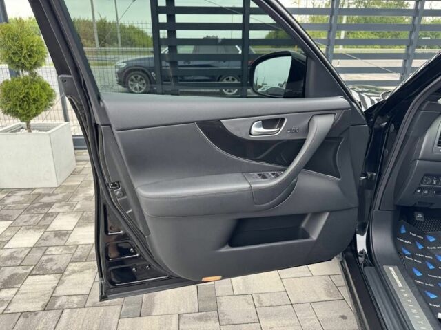 Чорний Інфініті FX 30, об'ємом двигуна 3 л та пробігом 103 тис. км за 18900 $, фото 14 на Automoto.ua