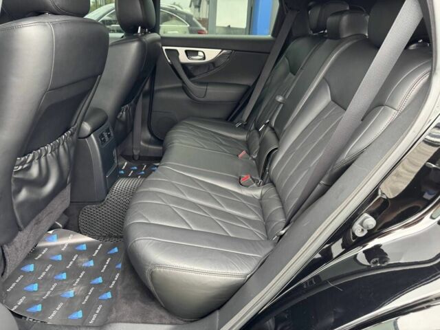 Чорний Інфініті FX 30, об'ємом двигуна 3 л та пробігом 103 тис. км за 18900 $, фото 5 на Automoto.ua