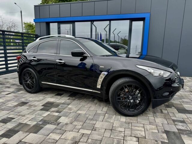 Чорний Інфініті FX 30, об'ємом двигуна 3 л та пробігом 103 тис. км за 18900 $, фото 7 на Automoto.ua