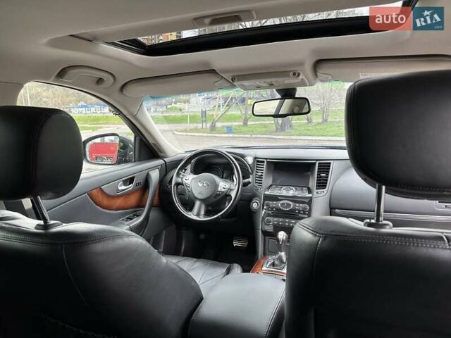 Коричневий Інфініті FX 30, об'ємом двигуна 3 л та пробігом 160 тис. км за 16500 $, фото 8 на Automoto.ua