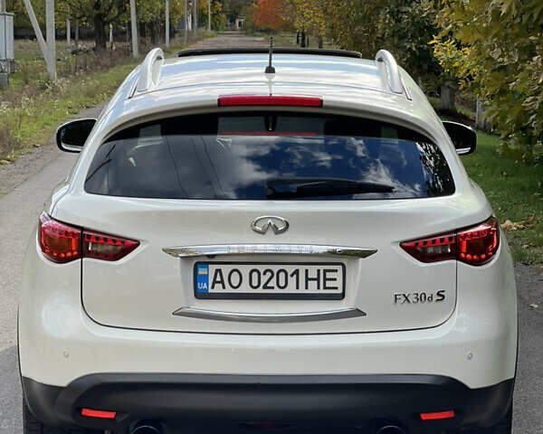 Инфинити FX 30, объемом двигателя 3 л и пробегом 230 тыс. км за 14500 $, фото 4 на Automoto.ua