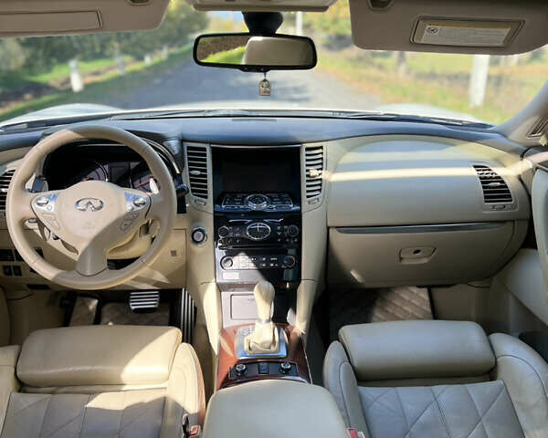 Инфинити FX 30, объемом двигателя 3 л и пробегом 230 тыс. км за 14500 $, фото 16 на Automoto.ua