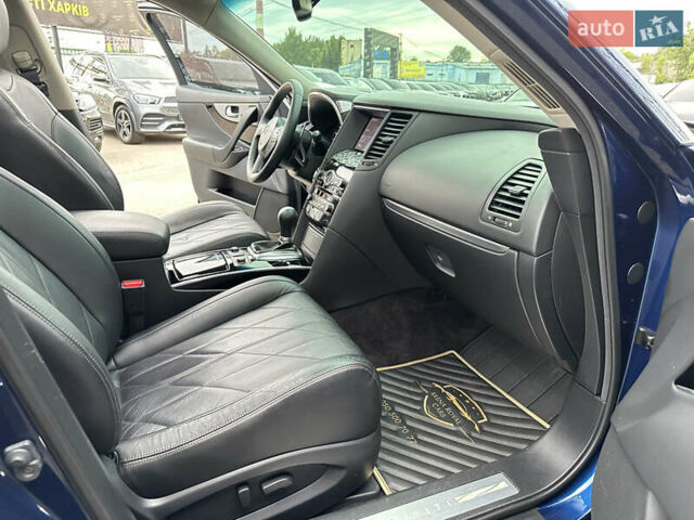 Синий Инфинити FX 30, объемом двигателя 3 л и пробегом 172 тыс. км за 17900 $, фото 24 на Automoto.ua