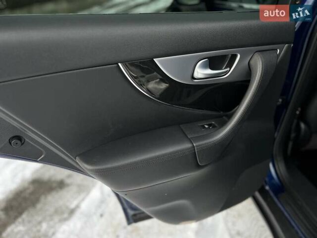 Синий Инфинити FX 30, объемом двигателя 3 л и пробегом 195 тыс. км за 15000 $, фото 34 на Automoto.ua