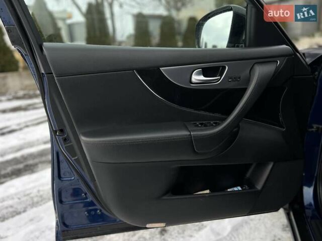 Синий Инфинити FX 30, объемом двигателя 3 л и пробегом 195 тыс. км за 15000 $, фото 31 на Automoto.ua