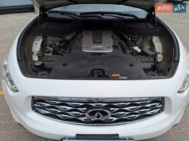 Белый Инфинити FX 35, объемом двигателя 3.5 л и пробегом 180 тыс. км за 14400 $, фото 33 на Automoto.ua