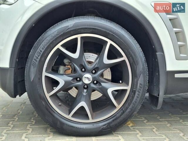 Белый Инфинити FX 35, объемом двигателя 3.5 л и пробегом 180 тыс. км за 14400 $, фото 19 на Automoto.ua