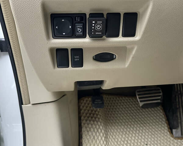 Белый Инфинити FX 35, объемом двигателя 3.5 л и пробегом 270 тыс. км за 12700 $, фото 25 на Automoto.ua