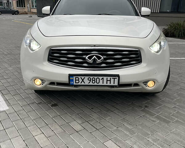 Белый Инфинити FX 35, объемом двигателя 3.5 л и пробегом 270 тыс. км за 12700 $, фото 19 на Automoto.ua