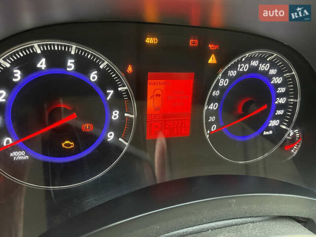 Белый Инфинити FX 35, объемом двигателя 3.5 л и пробегом 270 тыс. км за 12700 $, фото 45 на Automoto.ua