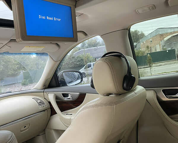 Белый Инфинити FX 35, объемом двигателя 3.5 л и пробегом 270 тыс. км за 12700 $, фото 42 на Automoto.ua