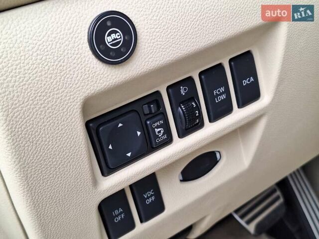 Белый Инфинити FX 35, объемом двигателя 3.5 л и пробегом 180 тыс. км за 14400 $, фото 16 на Automoto.ua