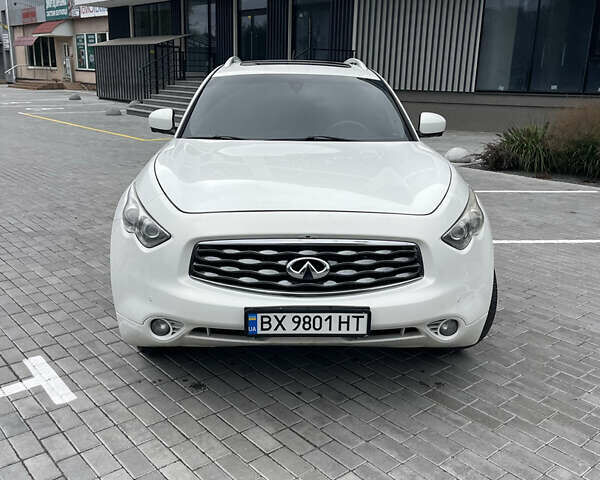 Белый Инфинити FX 35, объемом двигателя 3.5 л и пробегом 270 тыс. км за 12700 $, фото 13 на Automoto.ua