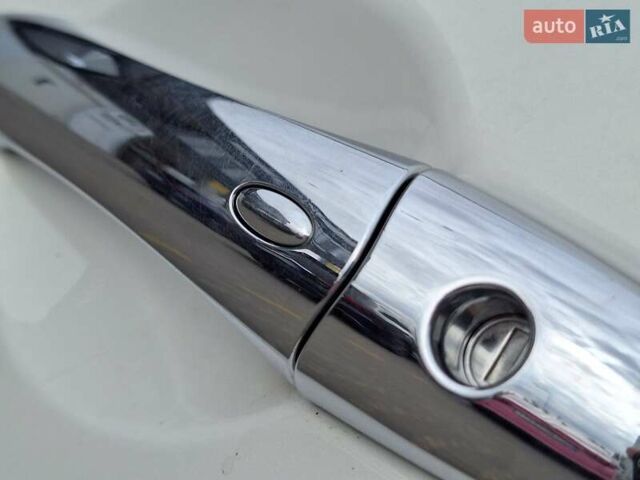 Белый Инфинити FX 35, объемом двигателя 3.5 л и пробегом 180 тыс. км за 14400 $, фото 9 на Automoto.ua