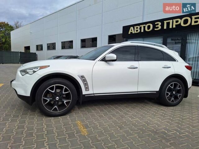 Белый Инфинити FX 35, объемом двигателя 3.5 л и пробегом 180 тыс. км за 14400 $, фото 1 на Automoto.ua