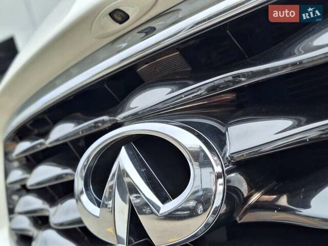 Белый Инфинити FX 35, объемом двигателя 3.5 л и пробегом 180 тыс. км за 14400 $, фото 8 на Automoto.ua