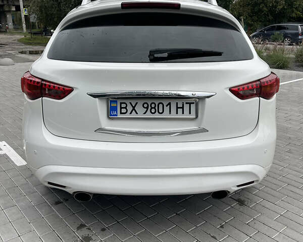 Белый Инфинити FX 35, объемом двигателя 3.5 л и пробегом 270 тыс. км за 12700 $, фото 10 на Automoto.ua
