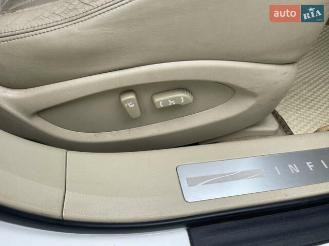 Белый Инфинити FX 35, объемом двигателя 3.5 л и пробегом 270 тыс. км за 12700 $, фото 38 на Automoto.ua